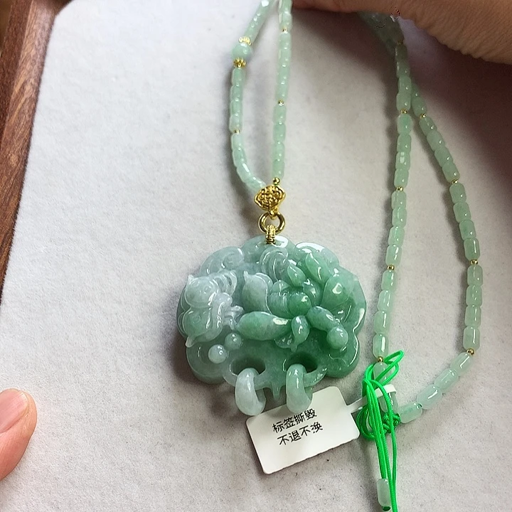 翡翠颈饰未镶嵌吊坠