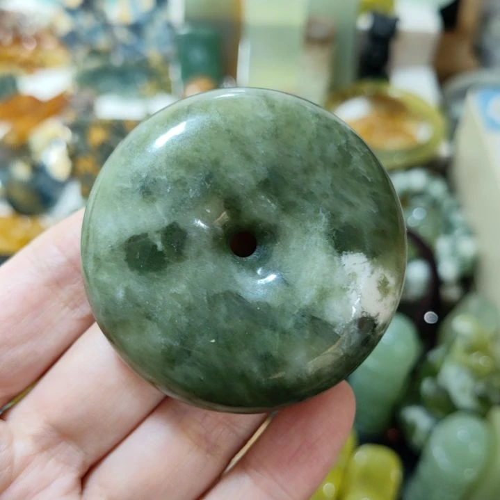 岫玉未镶嵌平安扣