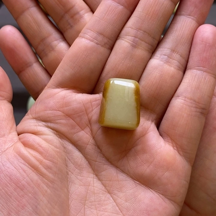 十***）颈饰未镶嵌和田玉