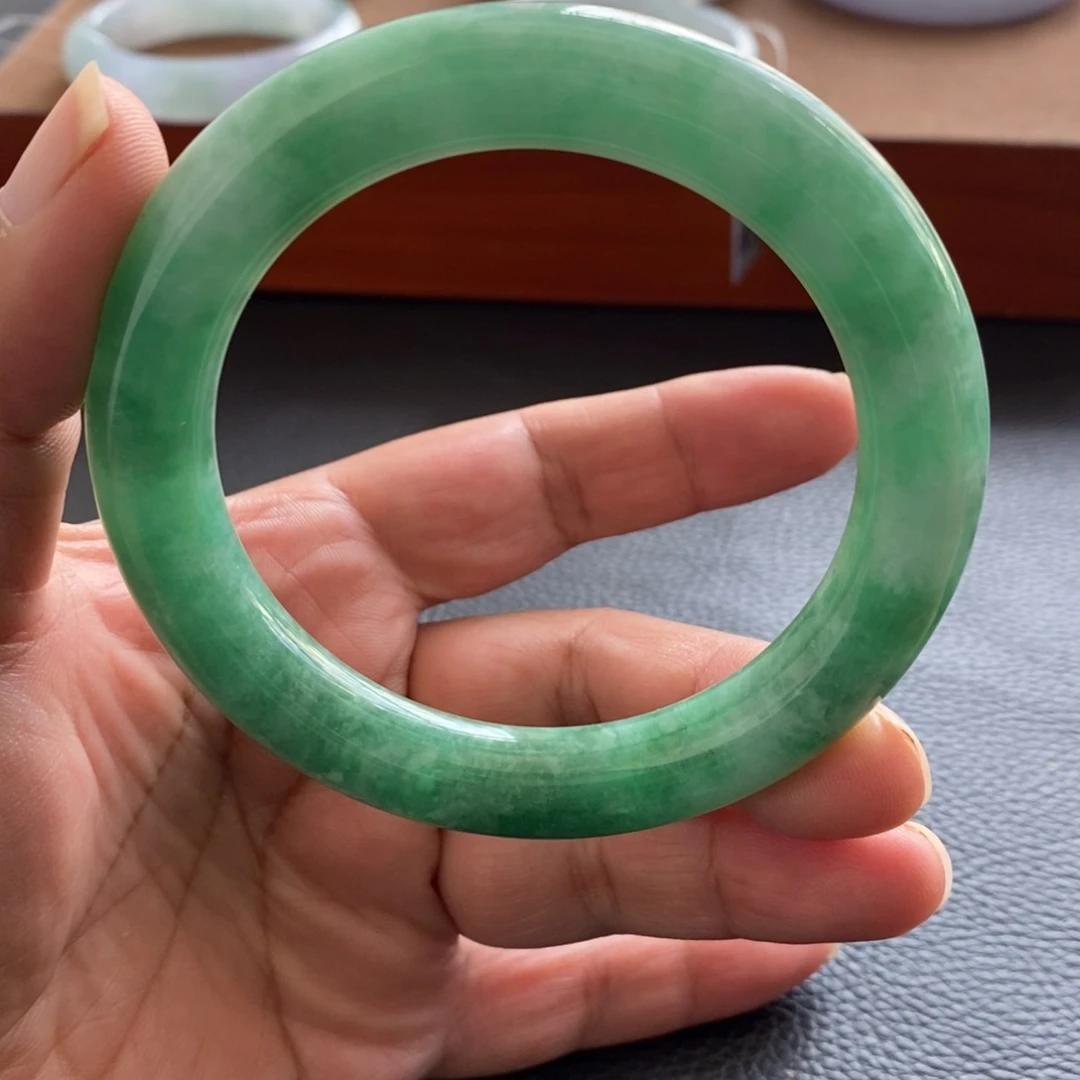 翡翠未镶嵌手镯（圆镯）天然翡翠手镯
