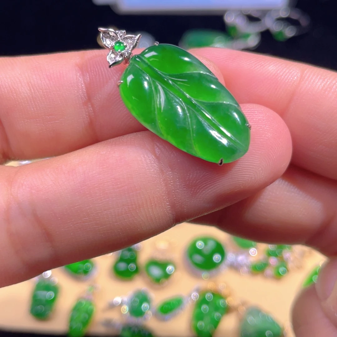 翡翠18K金镶嵌颈饰翡翠