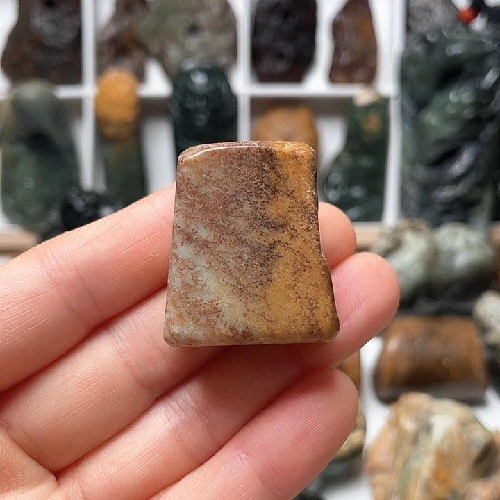 未镶嵌岫岩河磨玉（透闪石质玉）挂件