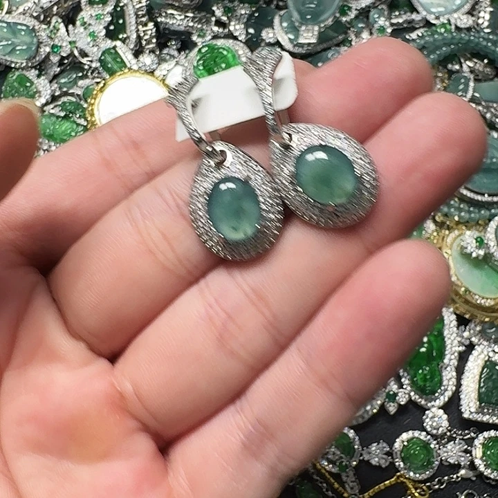 翡翠未镶嵌颈饰天然A货翡翠放漏