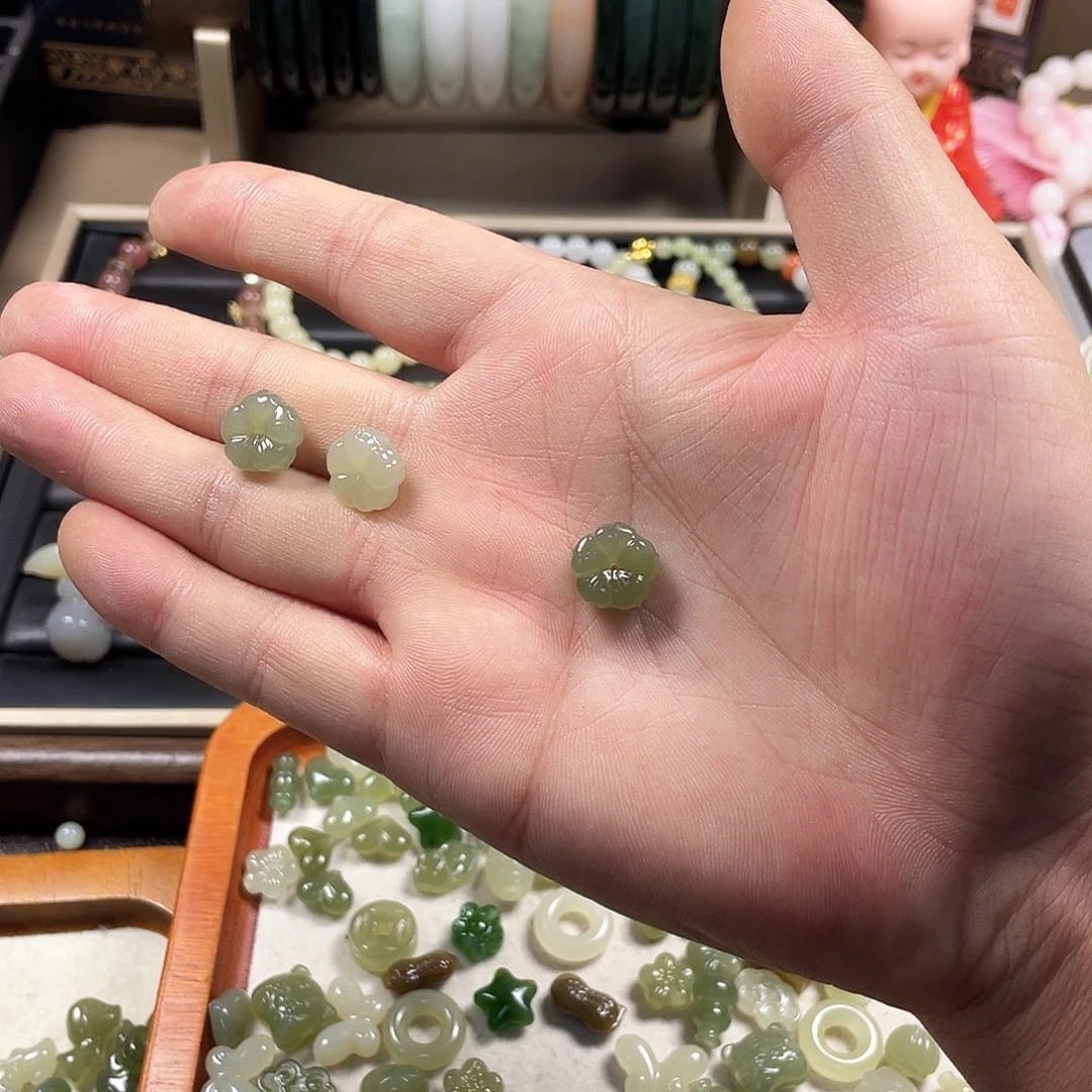 新***架和田玉未镶嵌颈饰