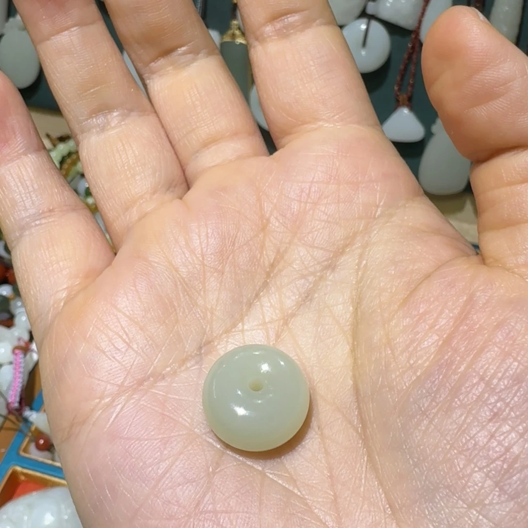 和田玉把件未镶嵌黄口平安扣