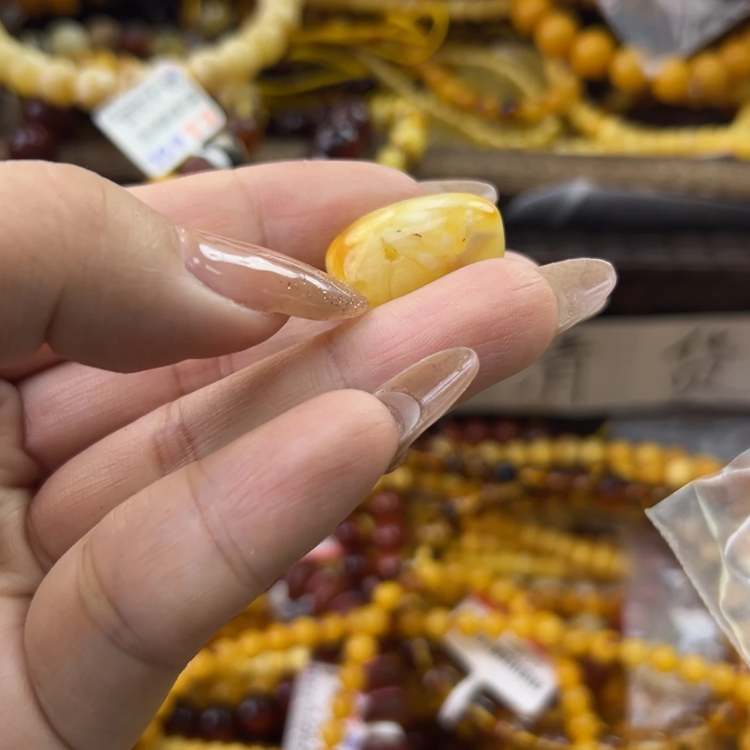 琥珀珠宝奇石未镶嵌