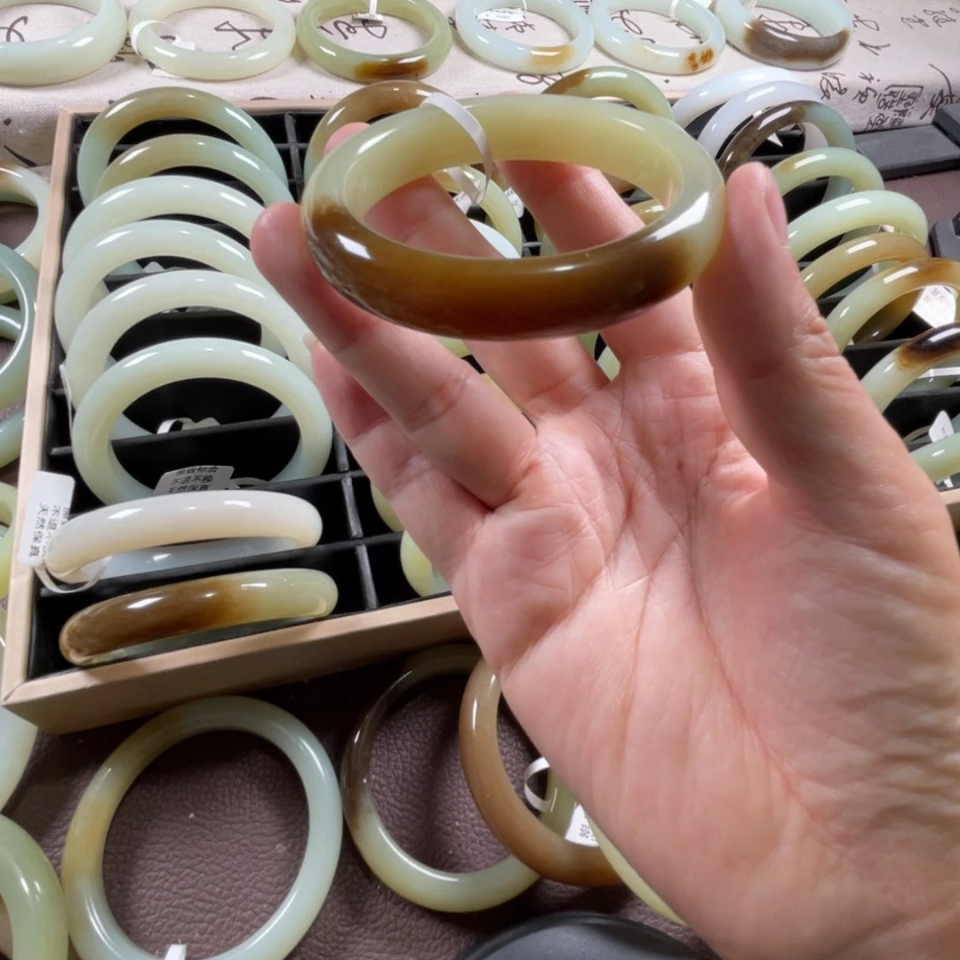 和田玉未镶嵌手镯