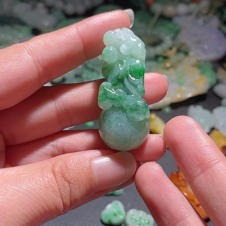 未镶嵌挂件翡翠天