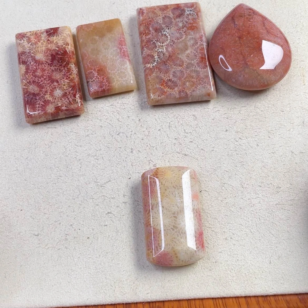 【闪购商品】硅化玉吊坠(赠链)未镶嵌鱼*