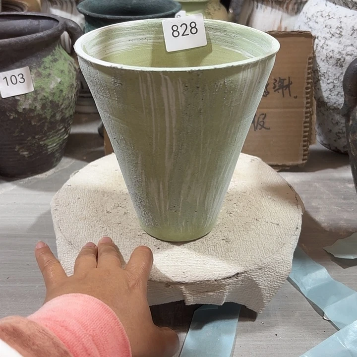 摆件陶高18，口15.5，有孔，828