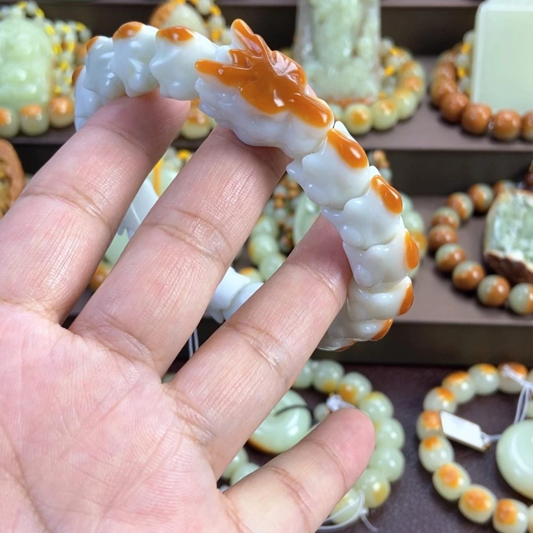 骆***一未镶嵌手串透闪石质玉