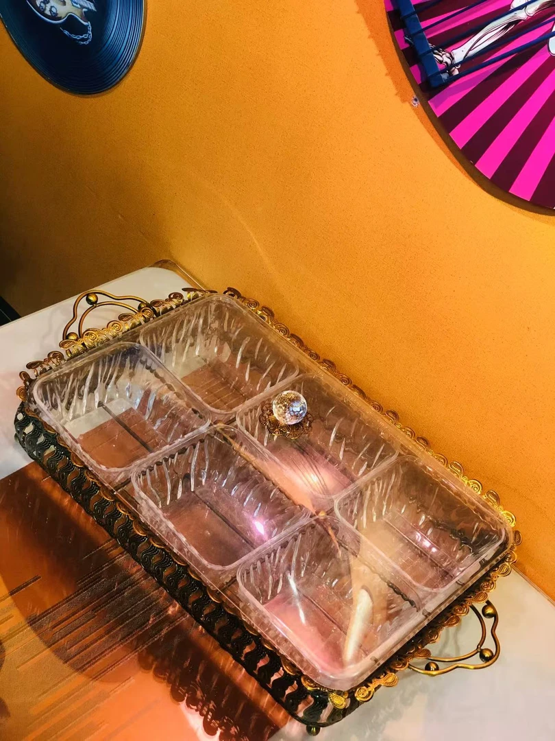 新疆包邮家用干果盘透明盒子托盘分格带盖干果盘糖果盒6孔干果盒