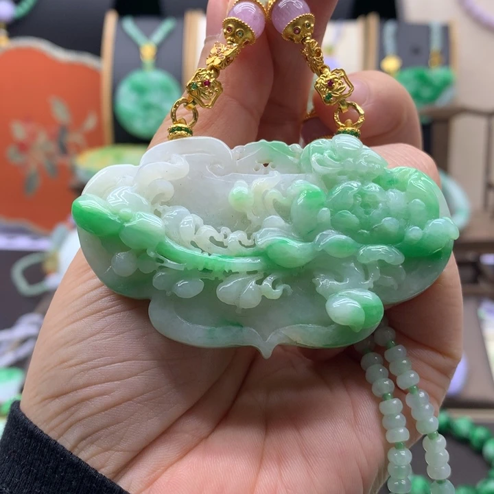 翡翠未镶嵌吊坠(赠链)