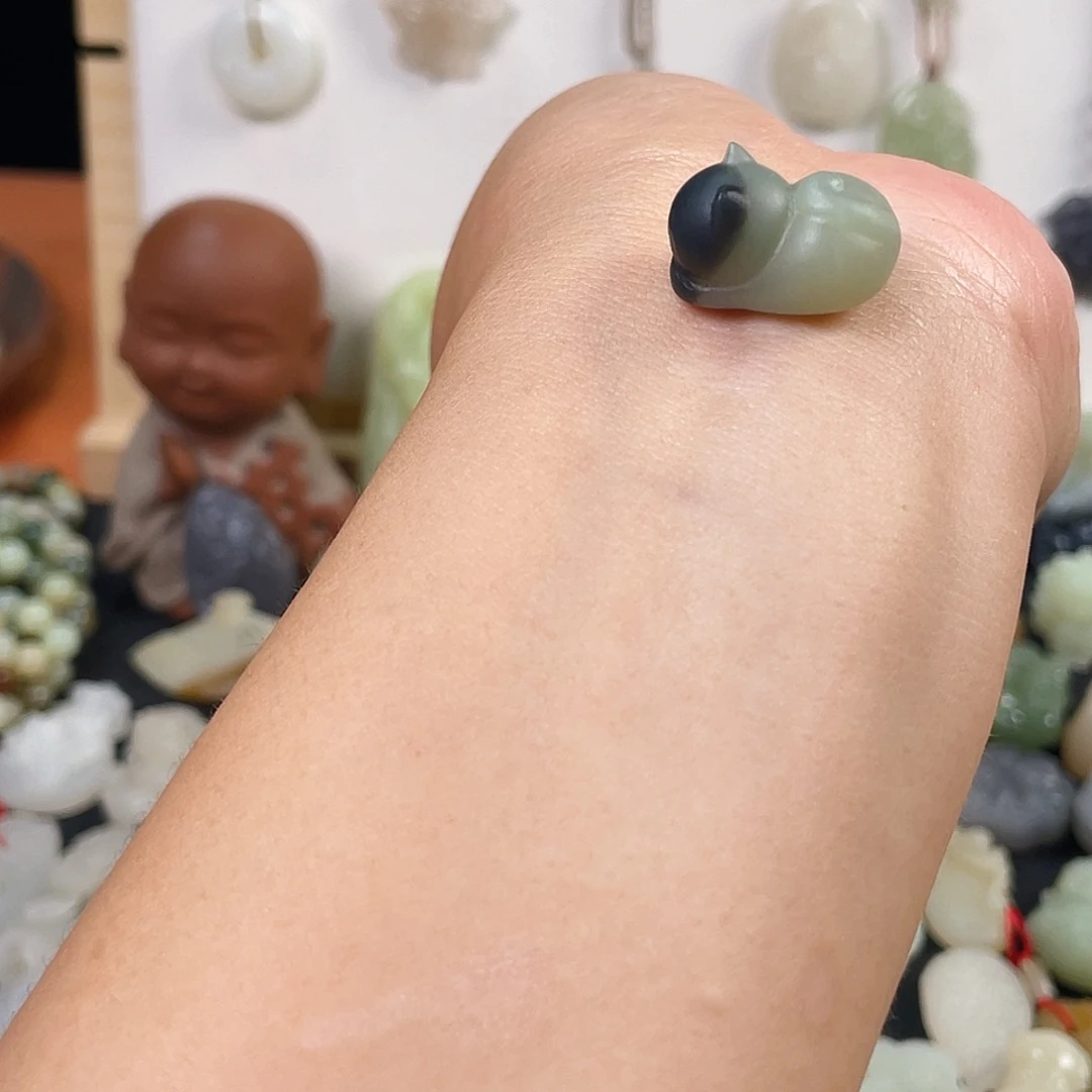 Y***e和田玉未镶嵌颈饰