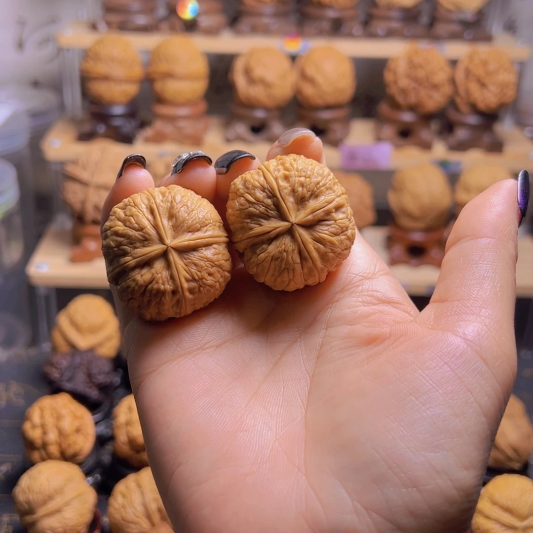 W***h吊坠桃核元宝四棱H08