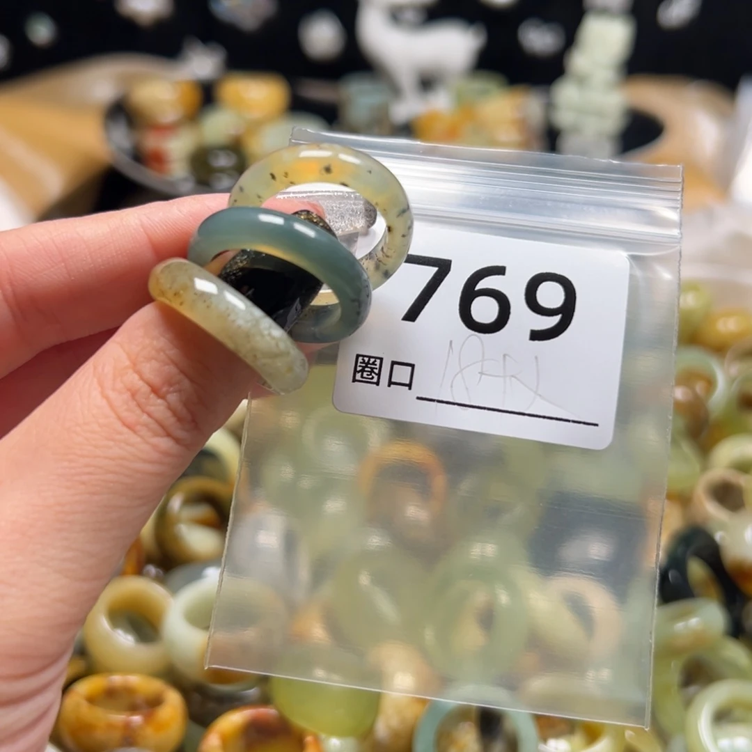 畅***界蛇纹石玉未镶嵌戒指