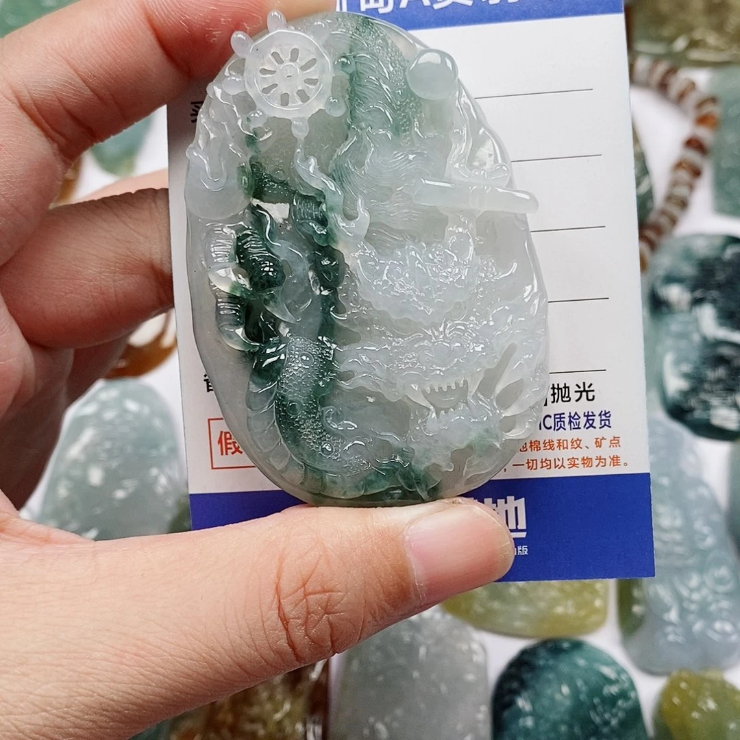 翡翠未镶嵌颈饰龙牌