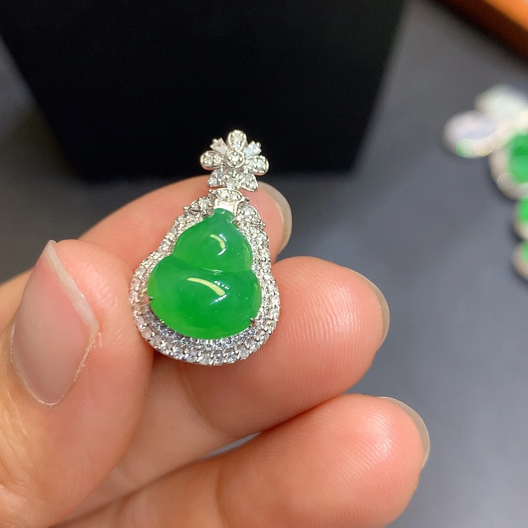 翡翠吊坠(不含链)18K金镶嵌