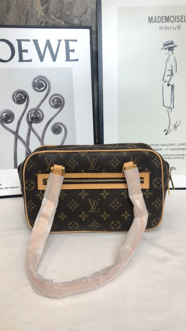 95新 LouisVuitton/路易威登 T252/28中号开口笑
