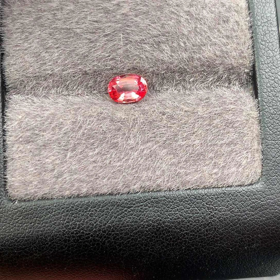 蓝宝石裸石1.07克拉帕帕拉恰