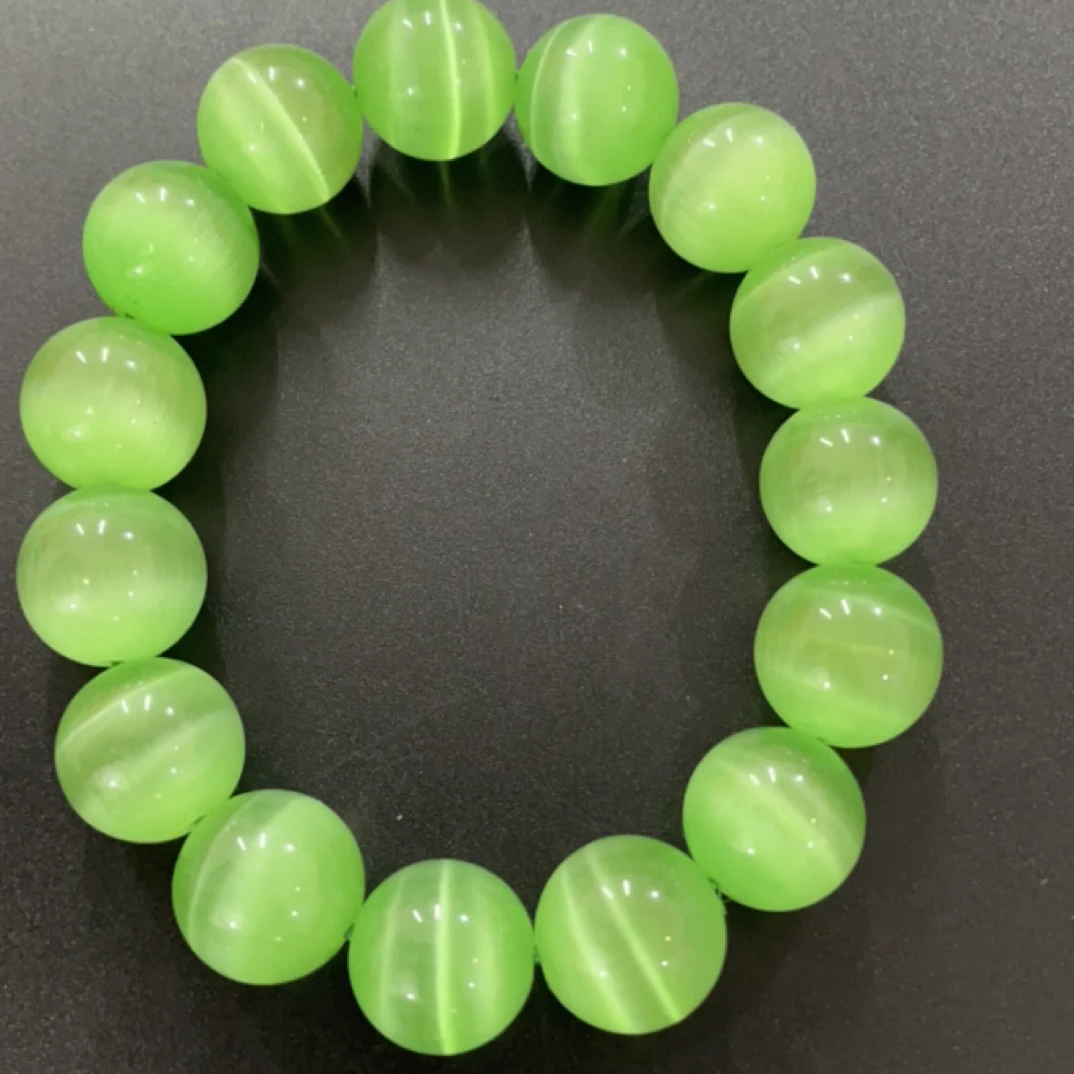 134  卡14果绿猫眼手串