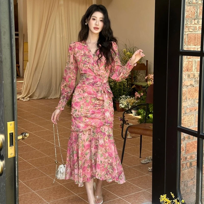 2025春秋新款粉色碎花开叉鱼尾裙法式气质收腰显瘦V领裙连衣裙女