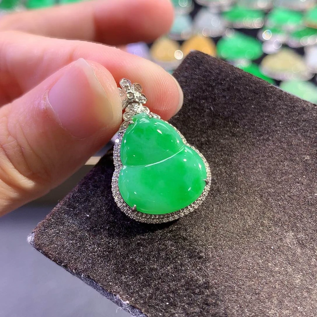 翡翠18K金镶嵌吊坠(赠链)