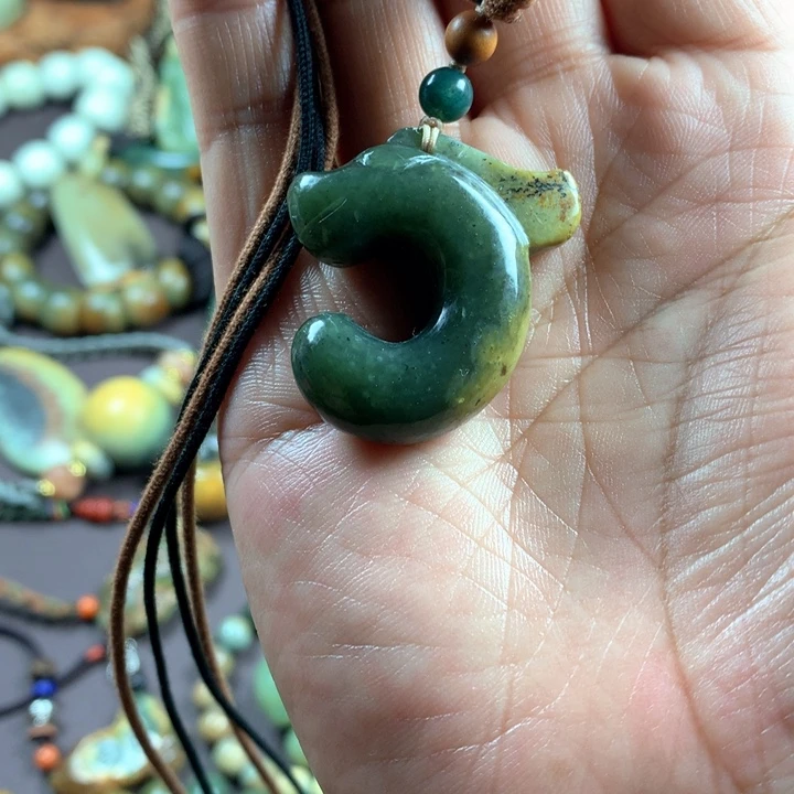 吊坠(赠链)未镶嵌岫岩河磨玉（透闪石质玉）