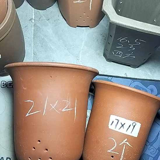 红泥金钟套盆一大一小