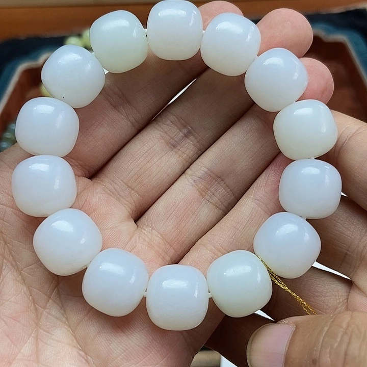 和田玉颈饰未镶嵌付**方