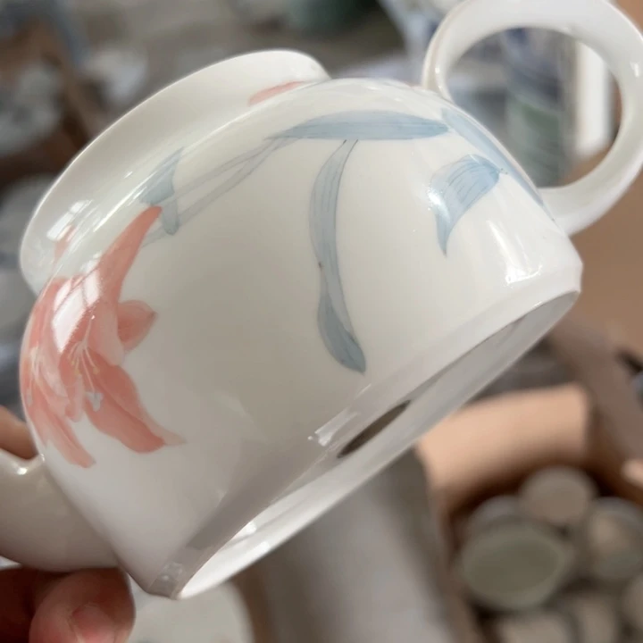 壶手绘大球泥陶瓷一个