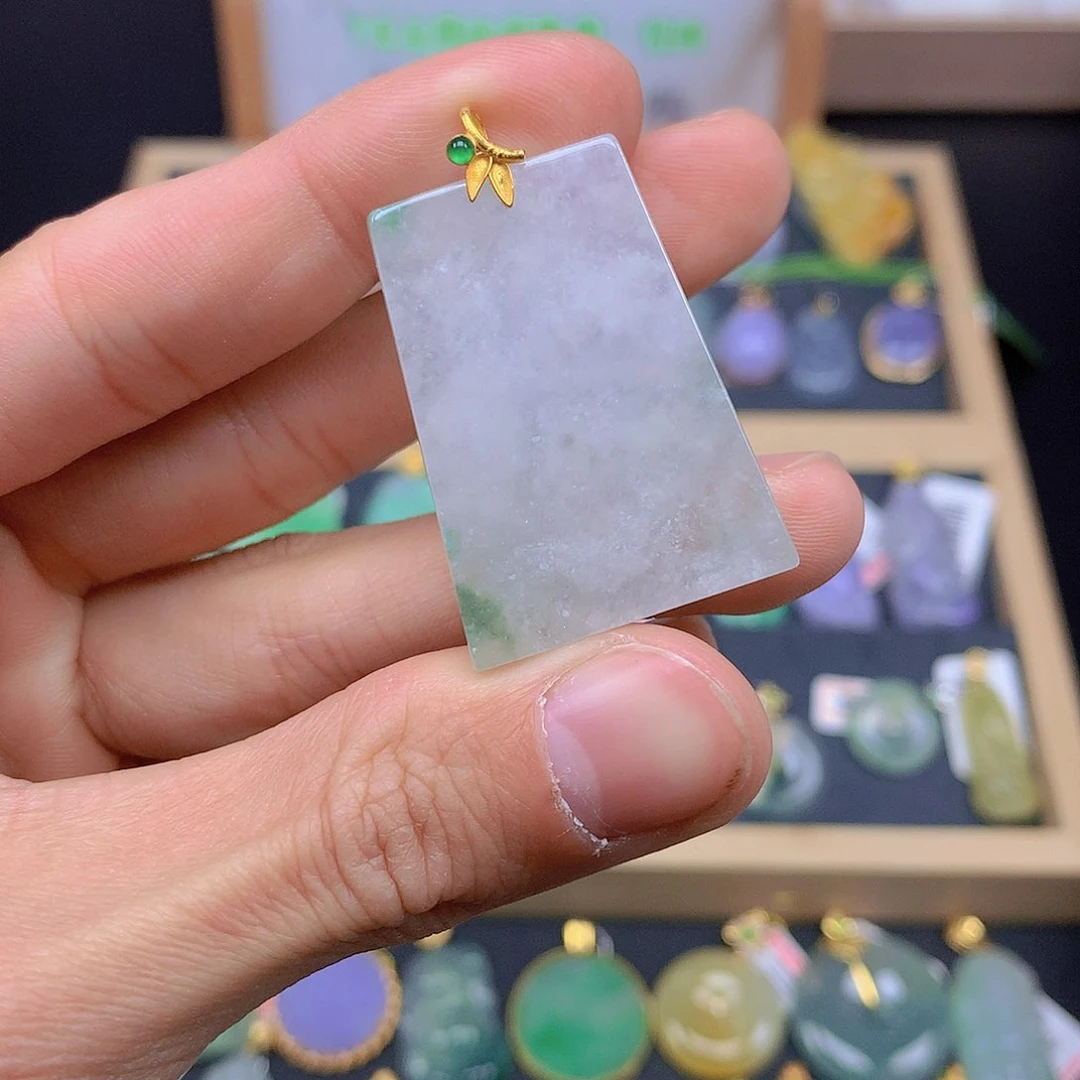 翡翠颈饰18K金镶嵌翡翠