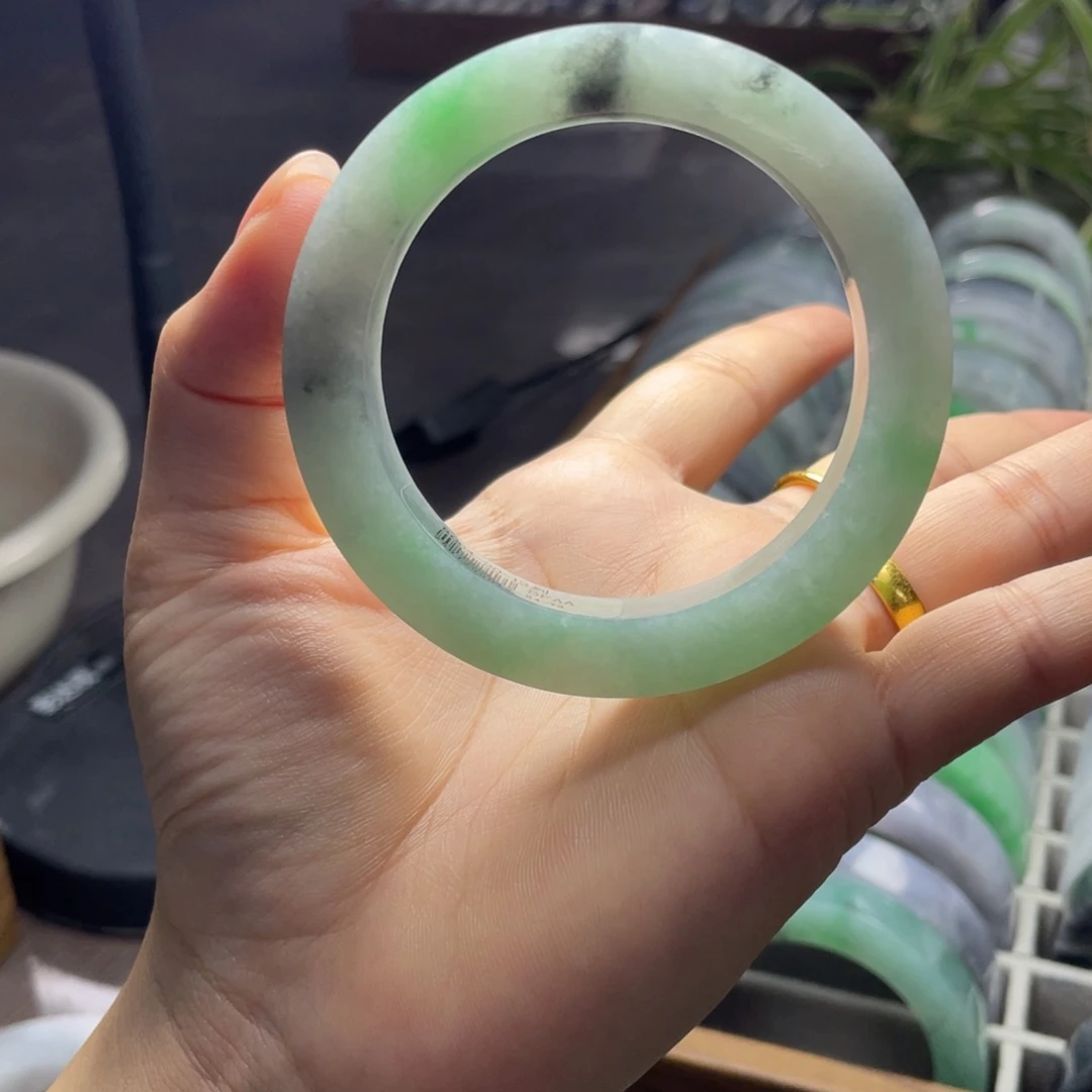 未镶嵌翡翠手镯定制翡翠