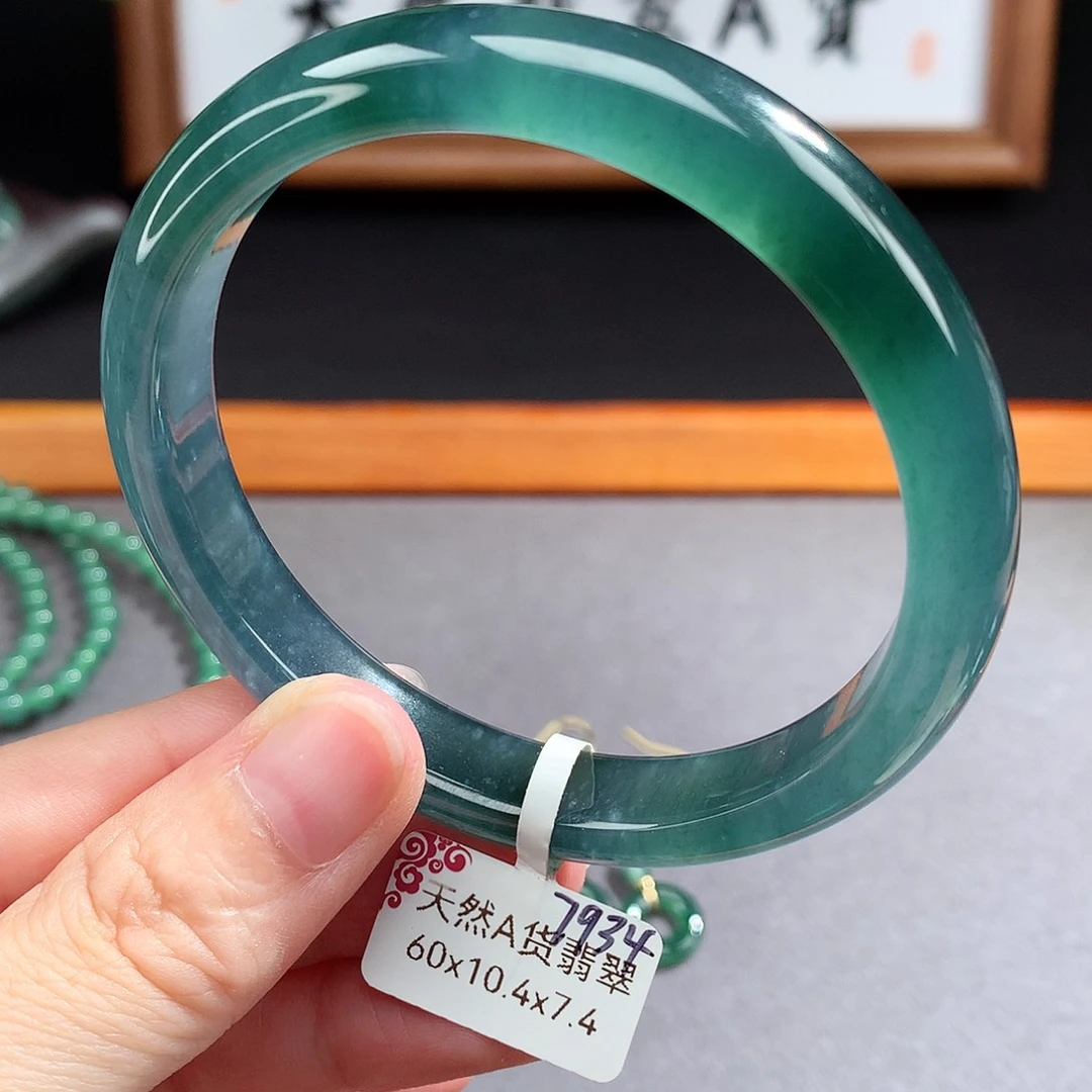 翡翠手镯（圆镯）未镶嵌