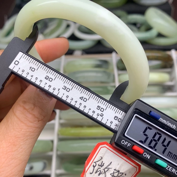 蛇纹石玉未镶嵌手镯565