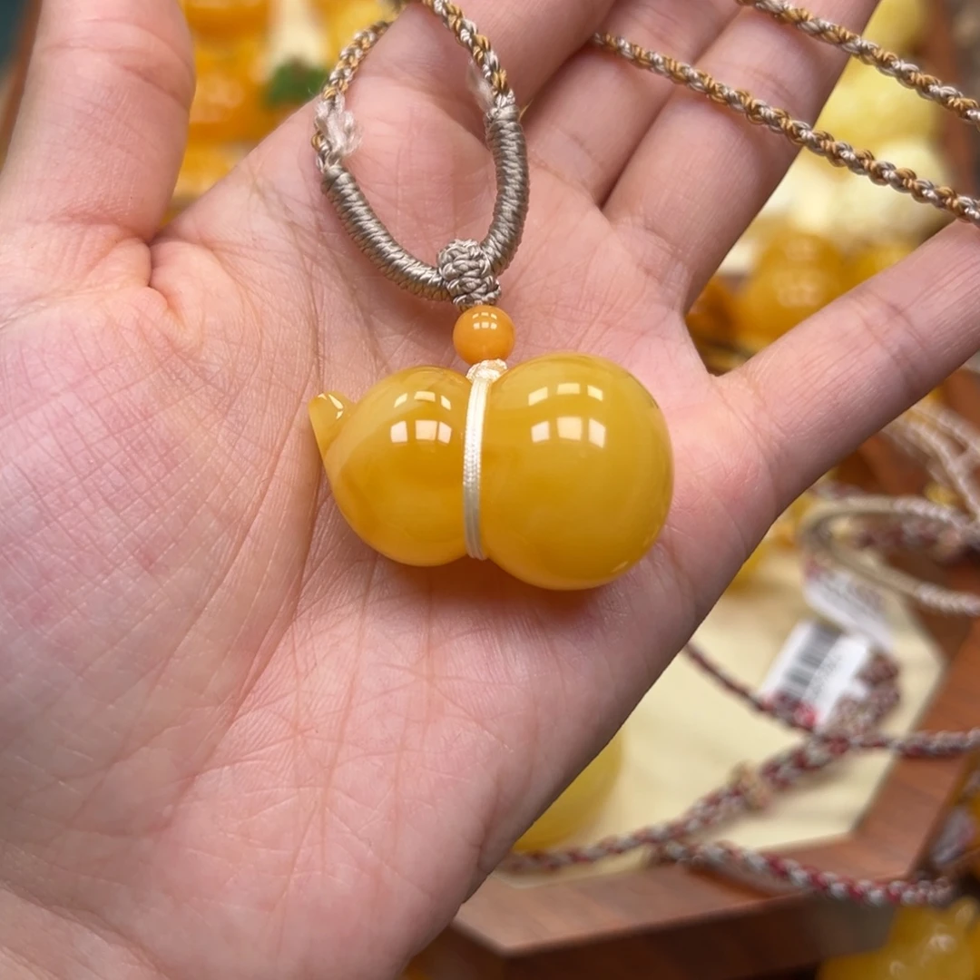 琥珀未镶嵌颈饰蜜蜡