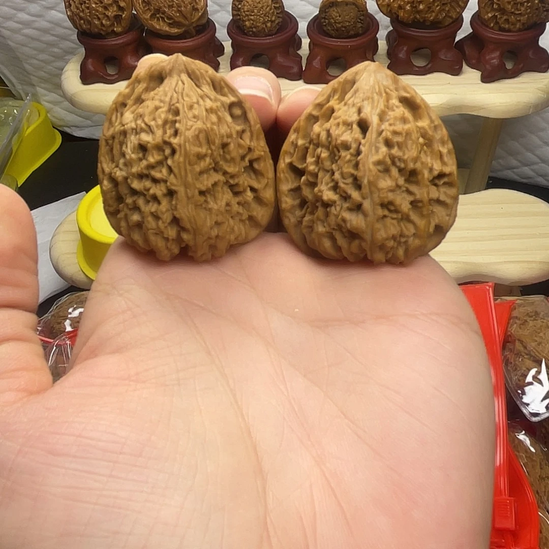 上***忽文玩核桃吊坠南疆小对儿手把件