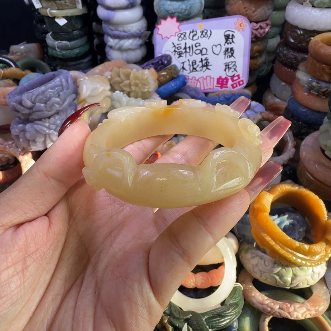 石英质玉（佘太翠）未镶嵌手镯3。58