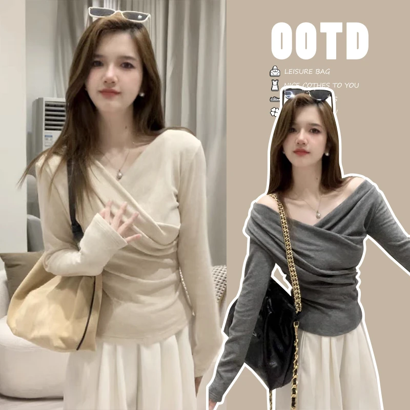 Moses Queen/魔西女王早秋新款设计感交叉褶皱修身显瘦长袖T恤女