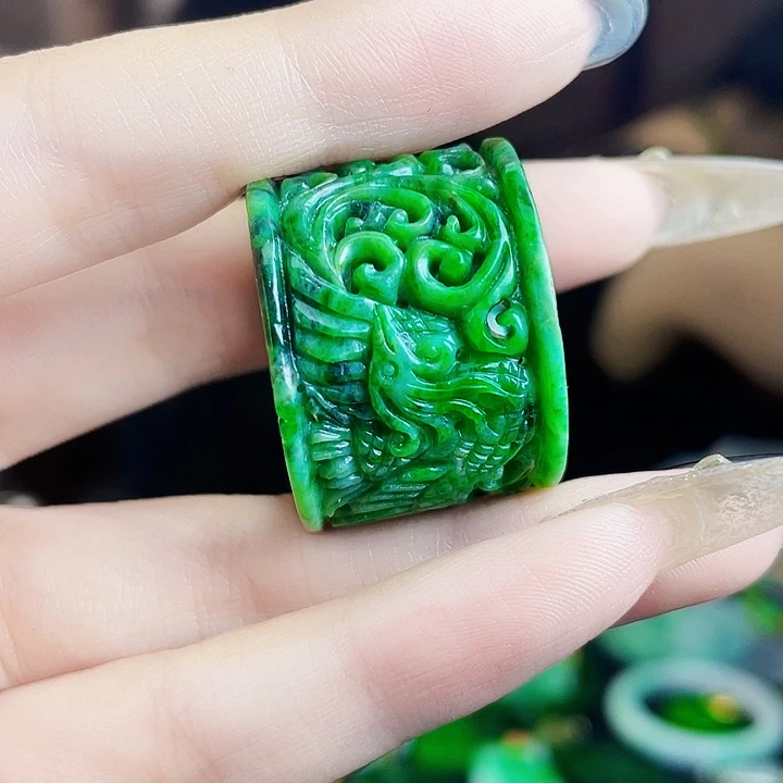 颈饰未镶嵌翡翠多样性