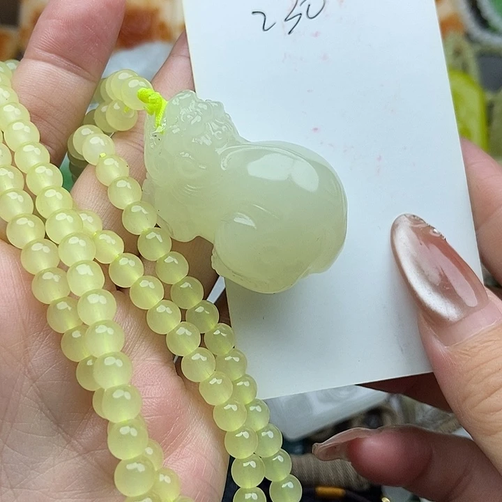 颈饰未镶嵌和田玉