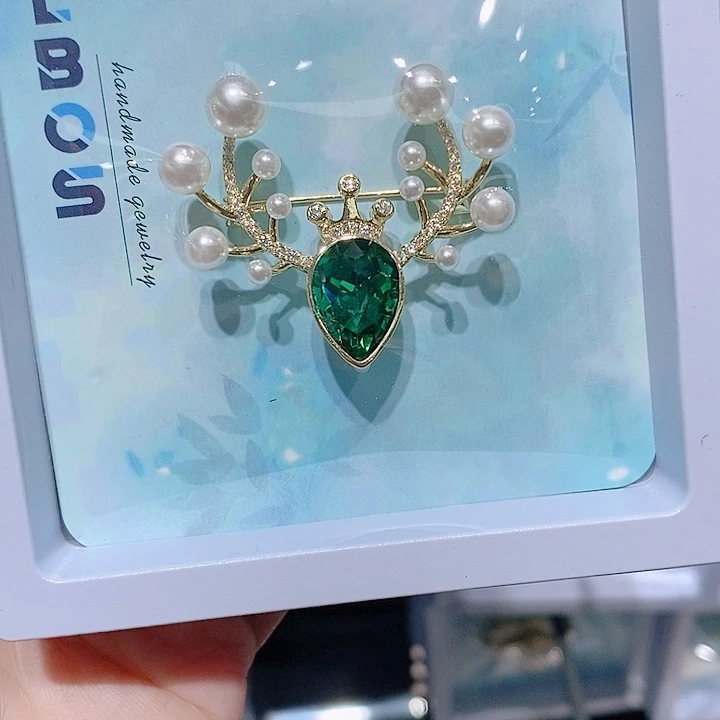 锆石铜合金鹿角胸针