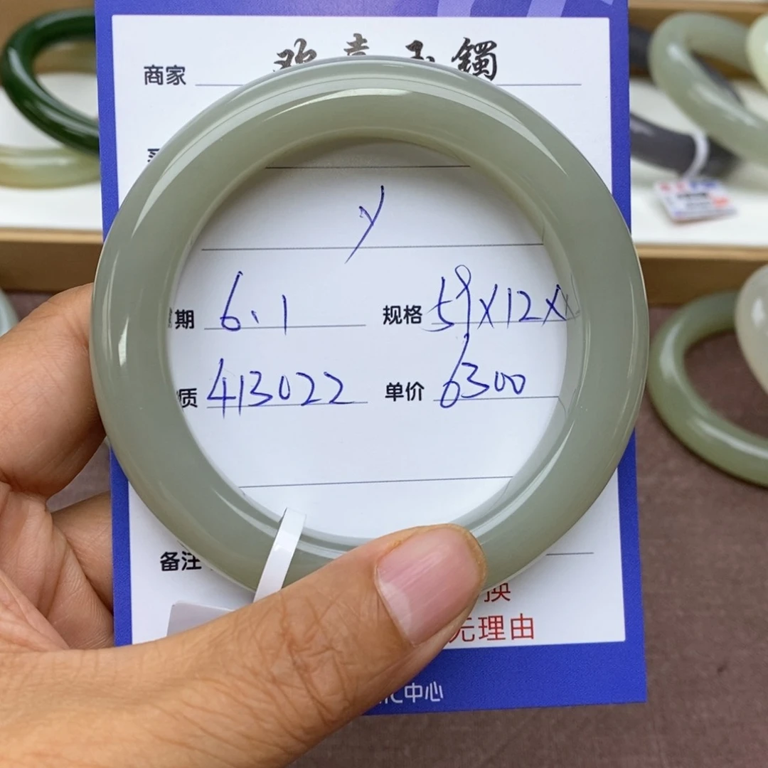 和田玉手镯未镶嵌y****u