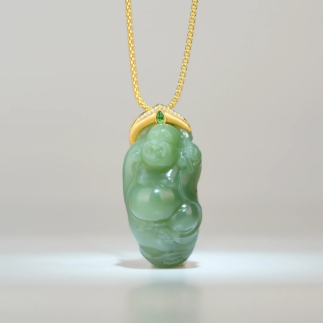 典藏级 和田玉粉青起荧光自在弥勒佛吊坠 18K 42*20*15mm± H92317