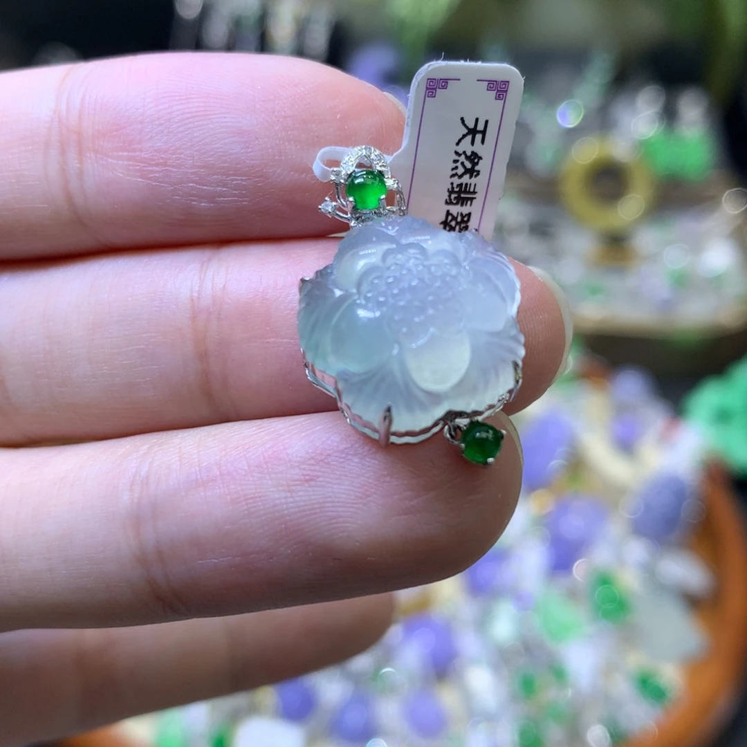 颈饰18K金镶嵌翡翠
