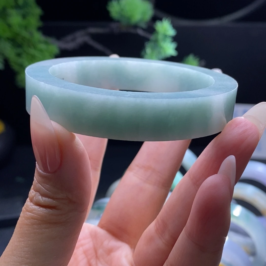 定制翡翠未镶嵌翡翠手镯