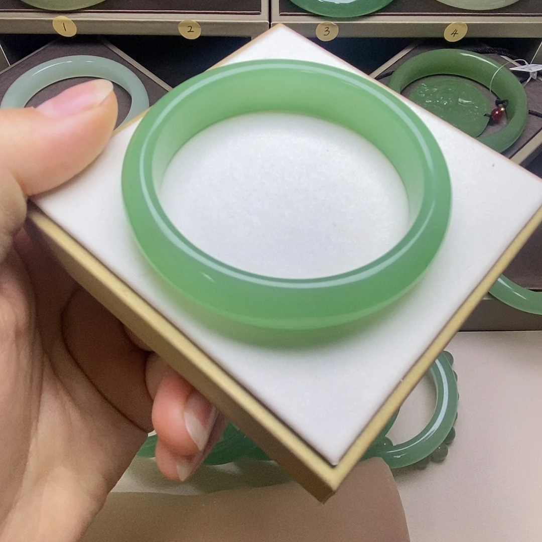 东陵石未镶嵌手镯