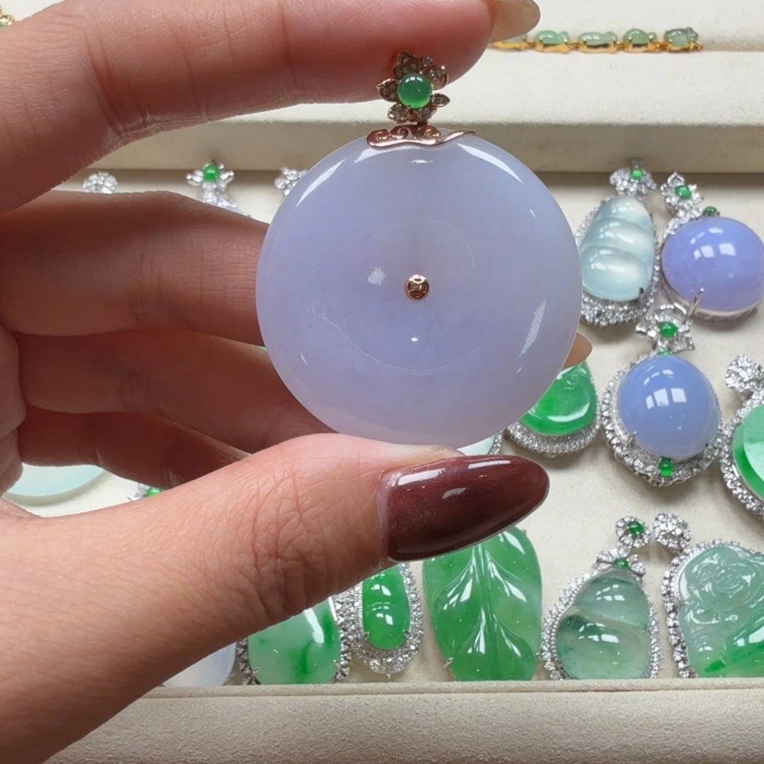 翡翠18K金镶嵌颈饰