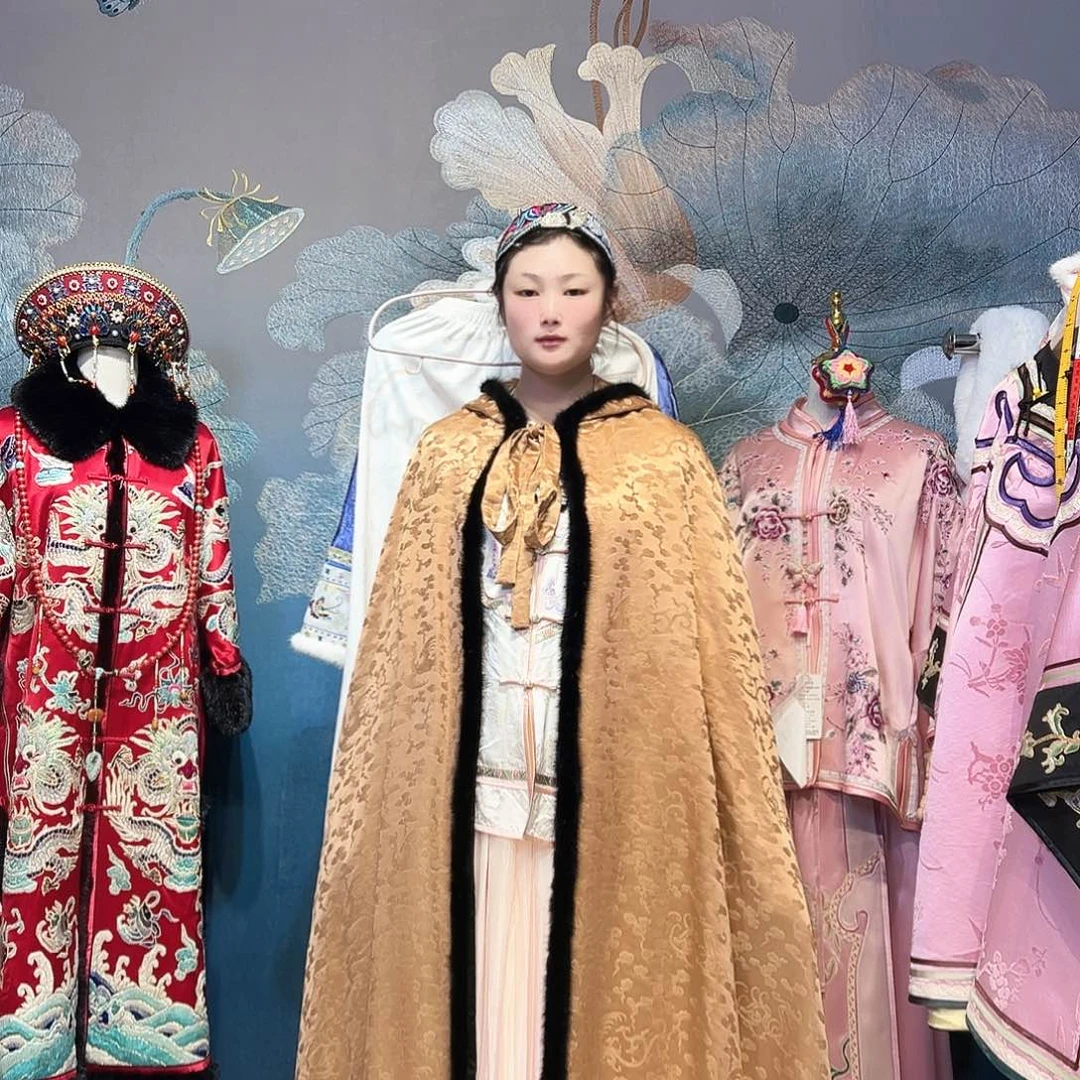 香云纱金色斗篷戴帽