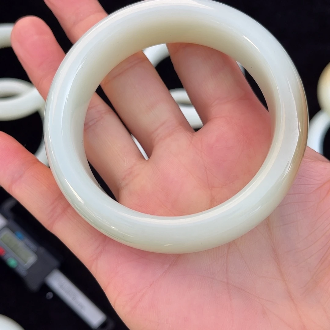 和田玉（糖玉）未镶嵌手镯